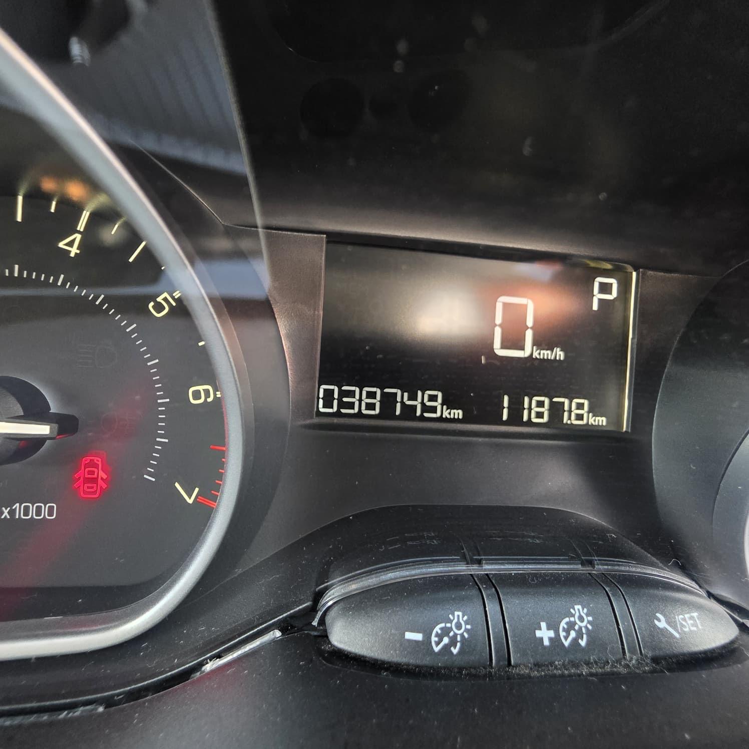 Peugeot 208 Automatic 2018 Low Miles