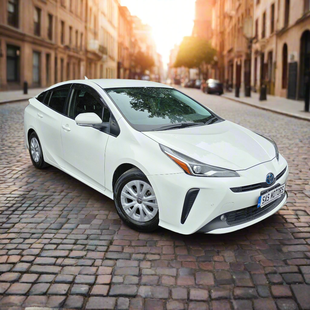 Toyota Prius 2022 White Cruise