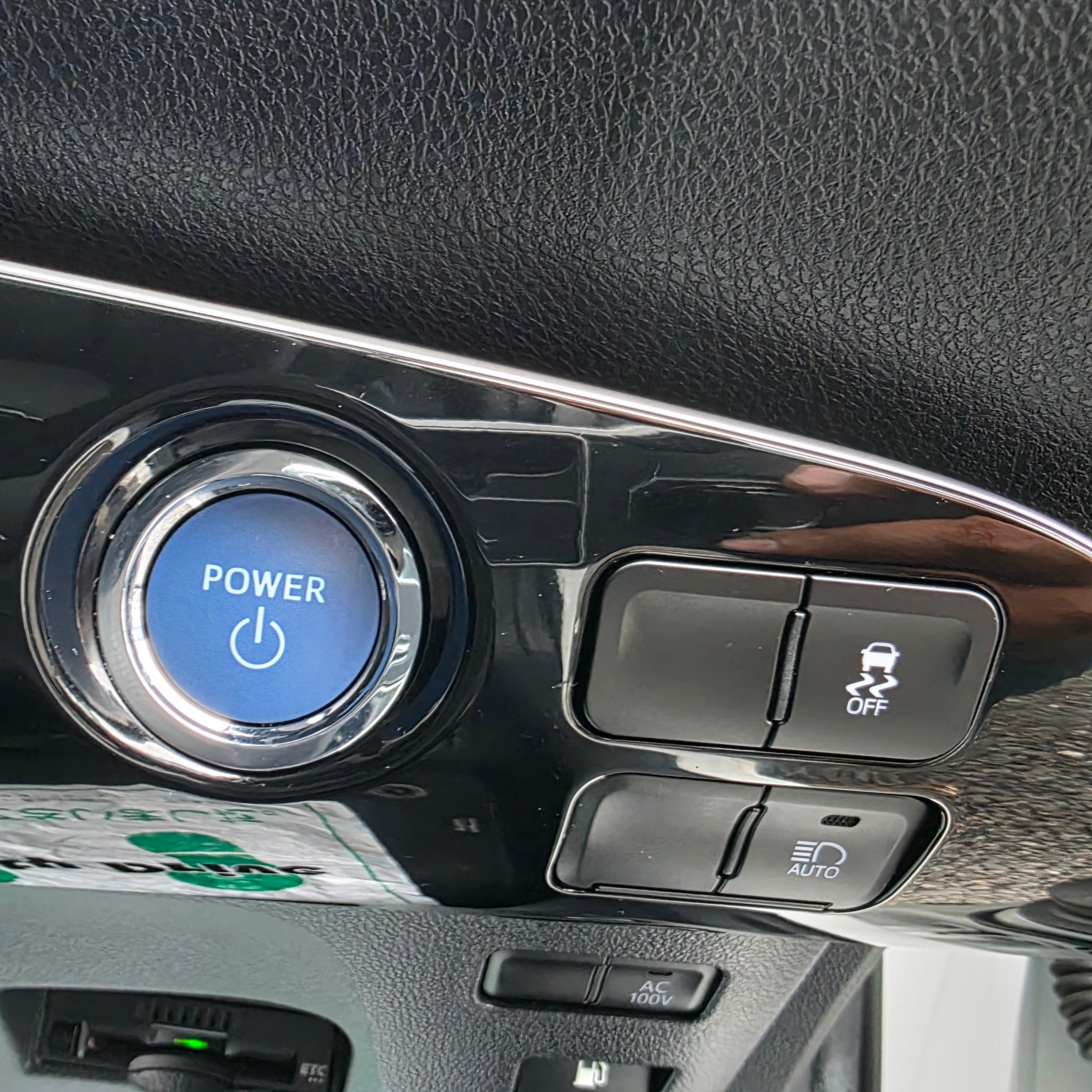 Toyota Prius 2022 White Cruise