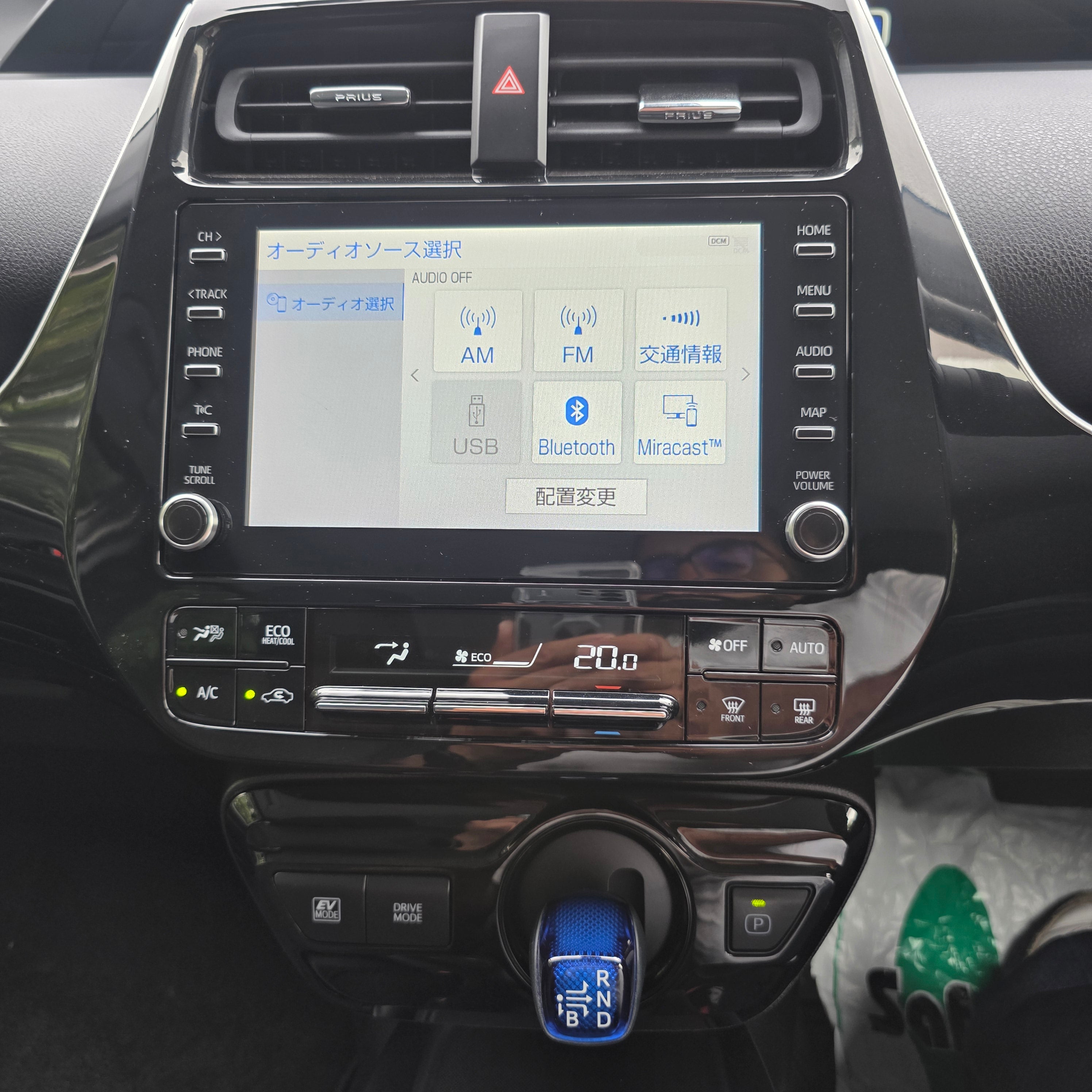 Toyota Prius 2022 White Cruise