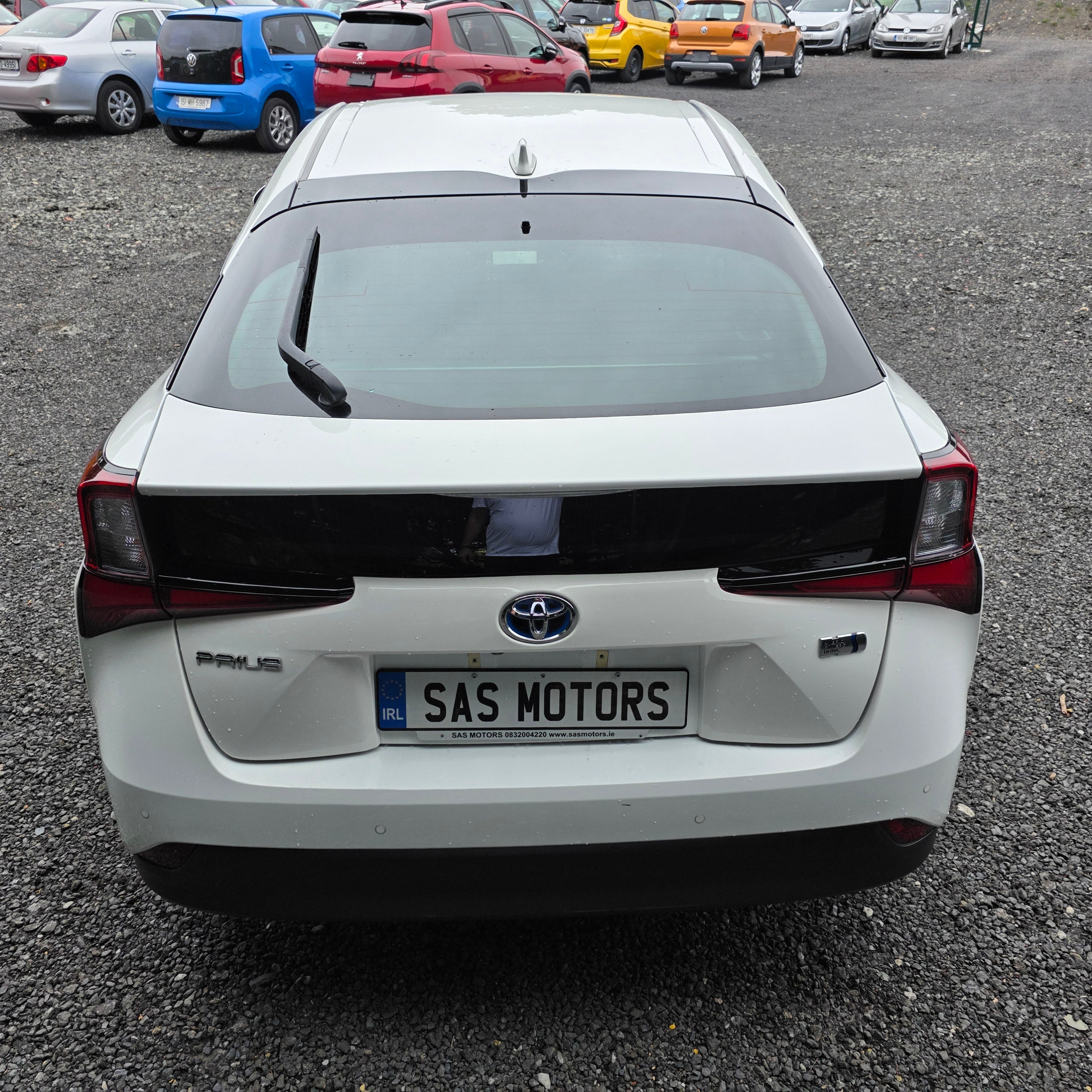Toyota Prius 2022 White Cruise