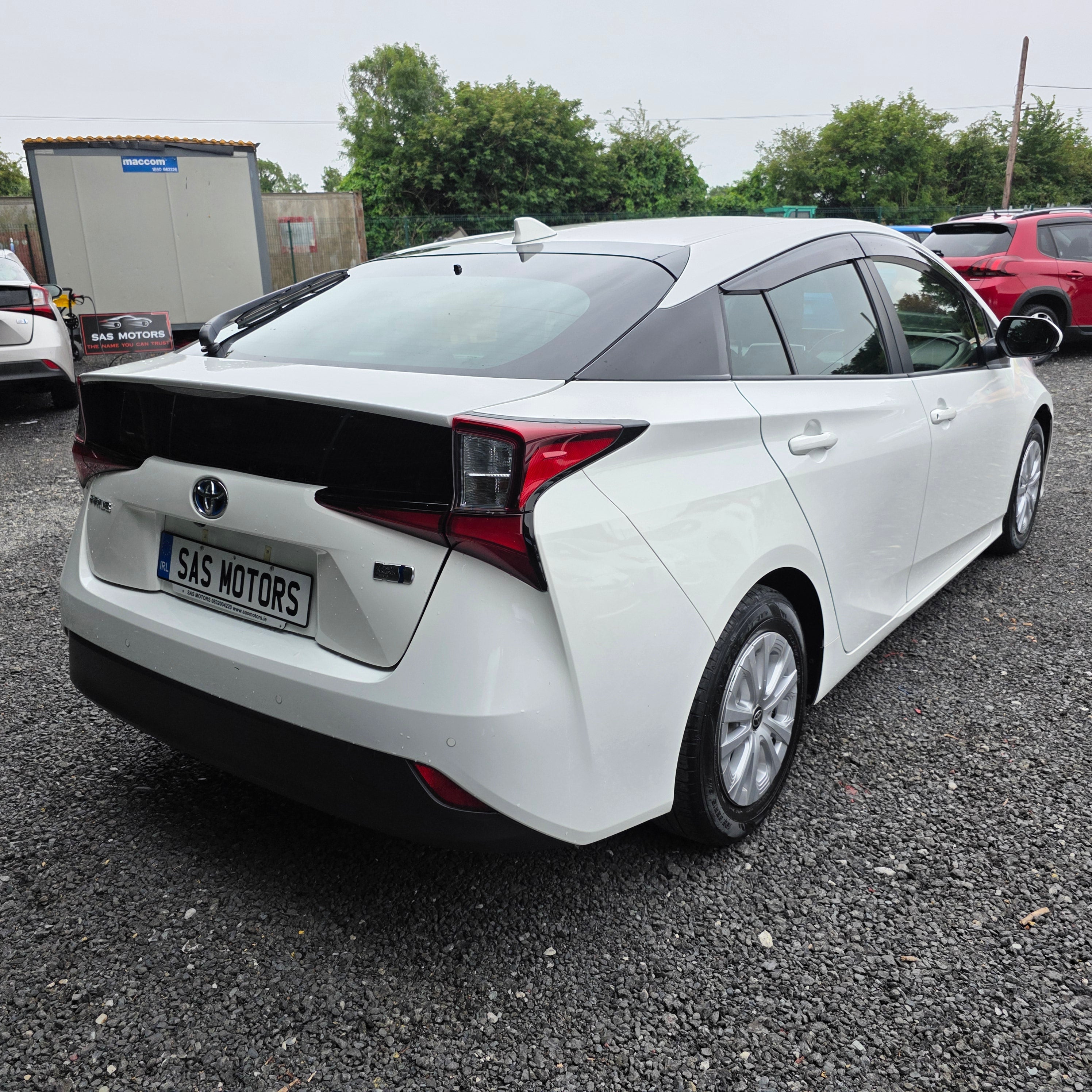 Toyota Prius 2022 White Cruise