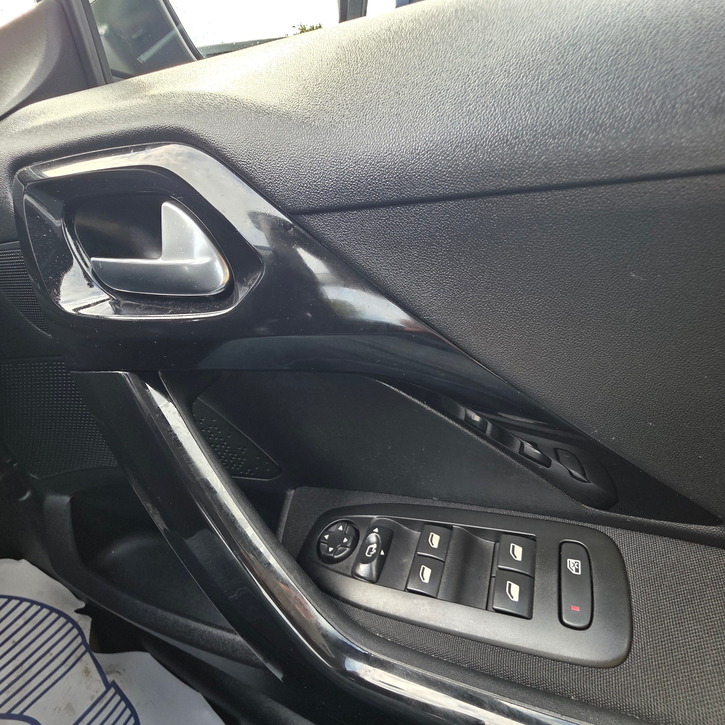 Peugeot 208 Automatic 2016 Low Miles