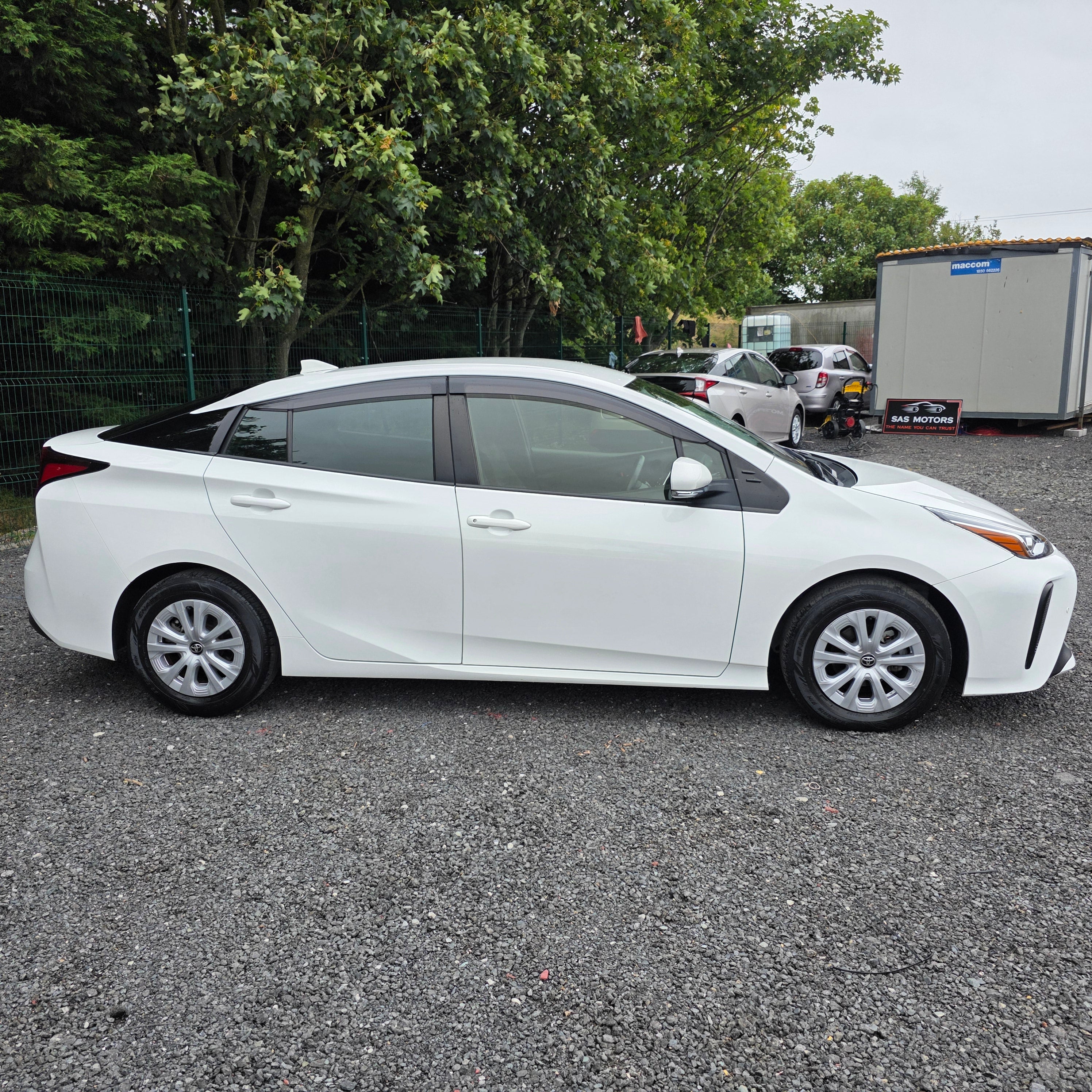 Toyota Prius 2022 White Cruise