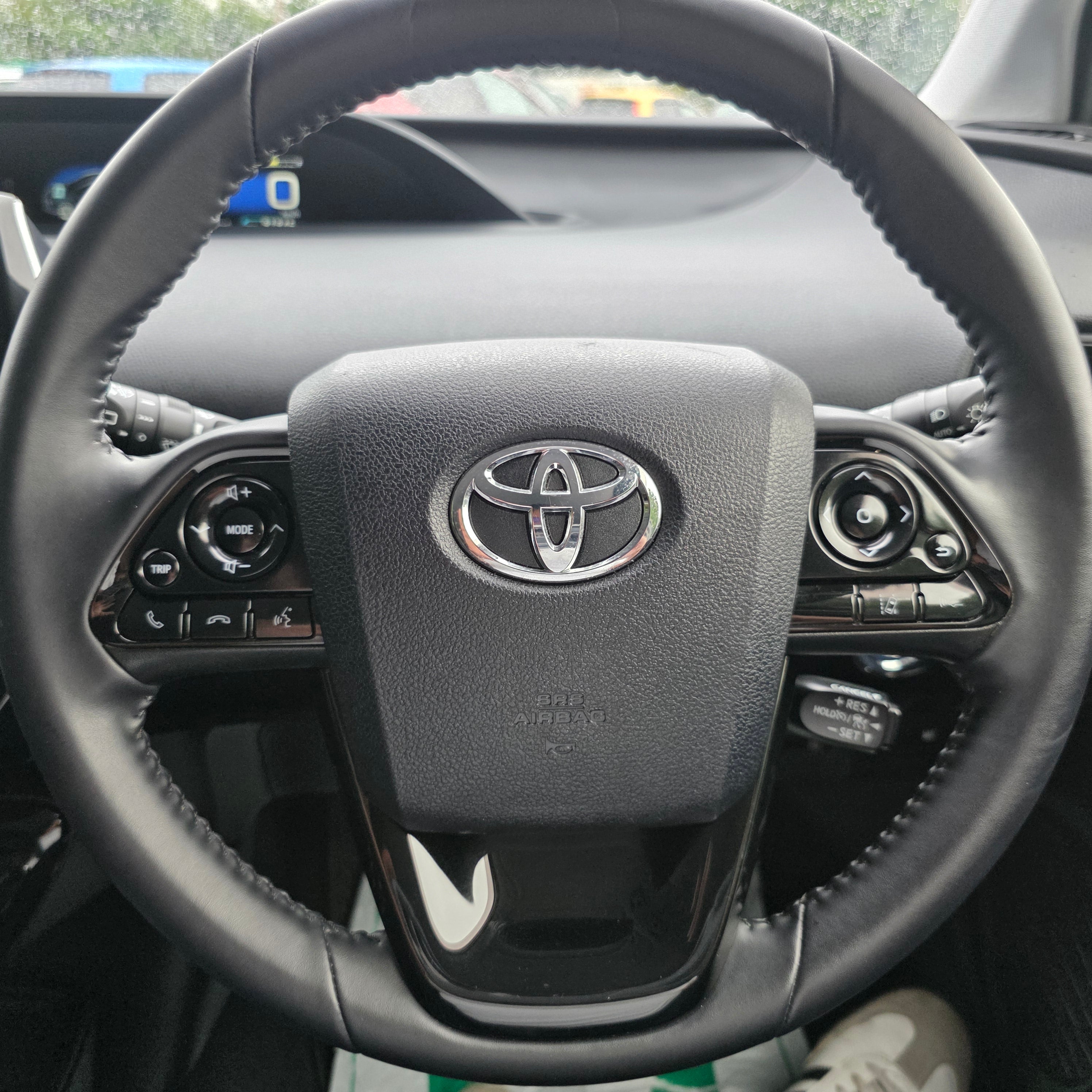 Toyota Prius 2022 White Cruise