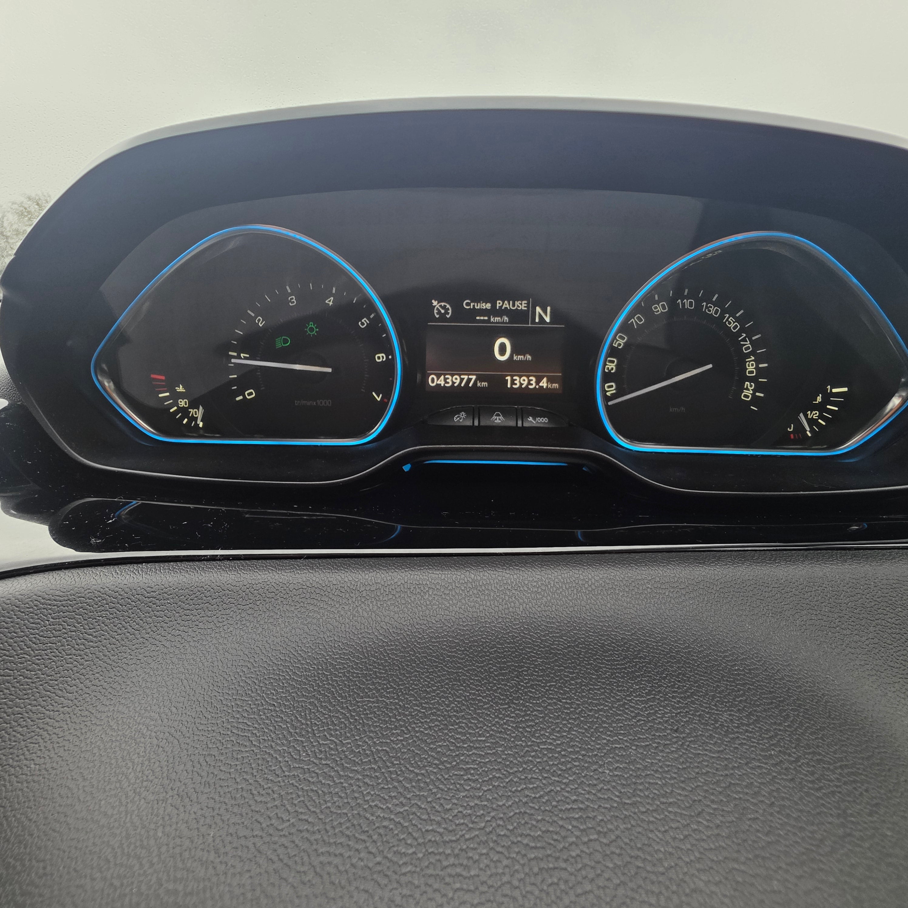 Peugeot 208 Automatic 2015 Low Miles