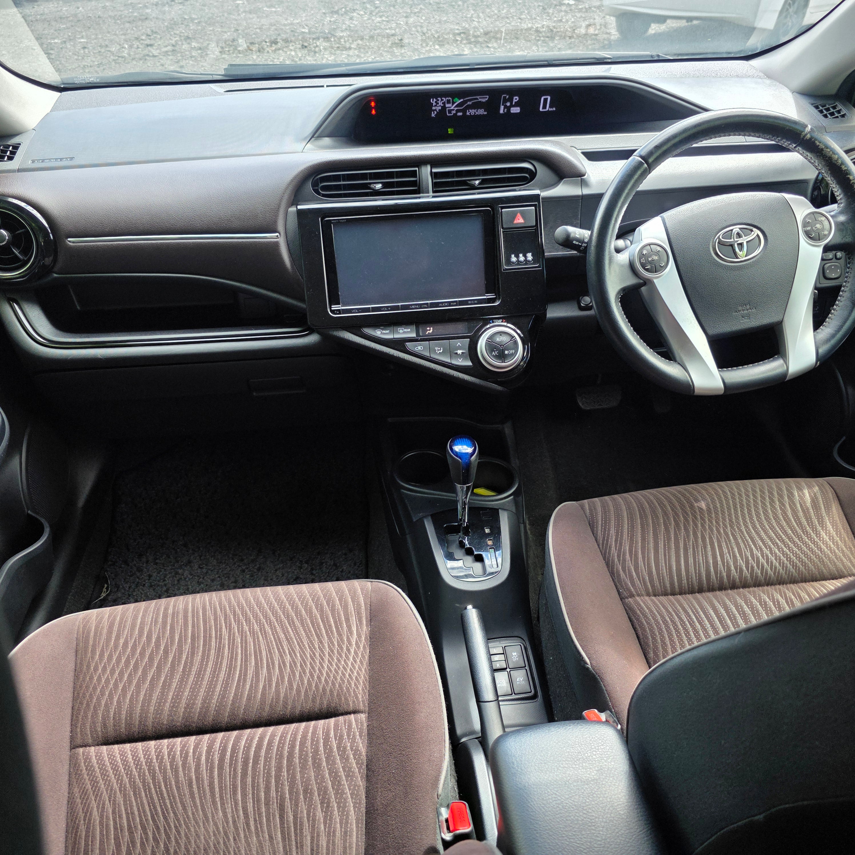 Toyota Aqua 2015 Automatic Hybrid