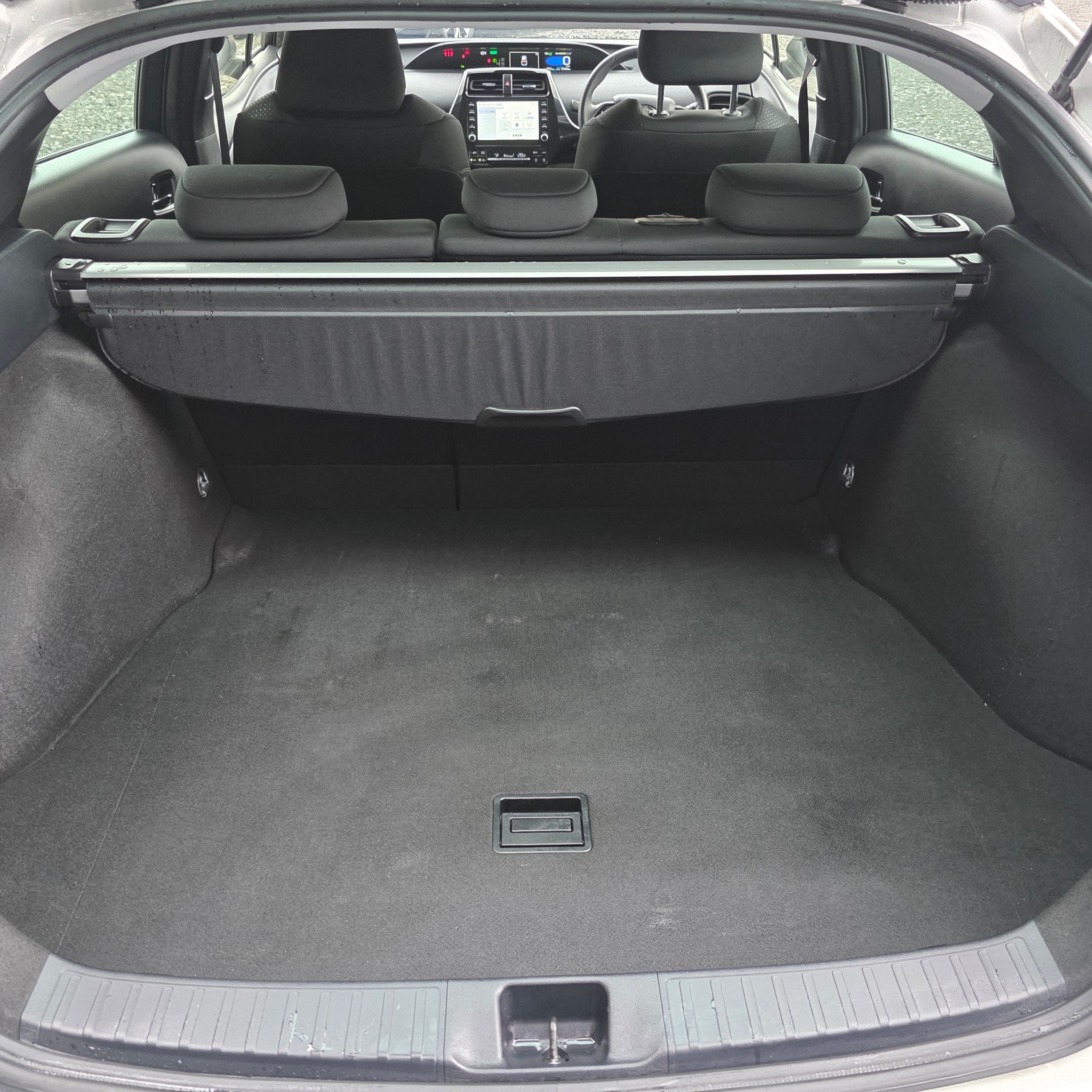 Toyota Prius 2022 White Cruise
