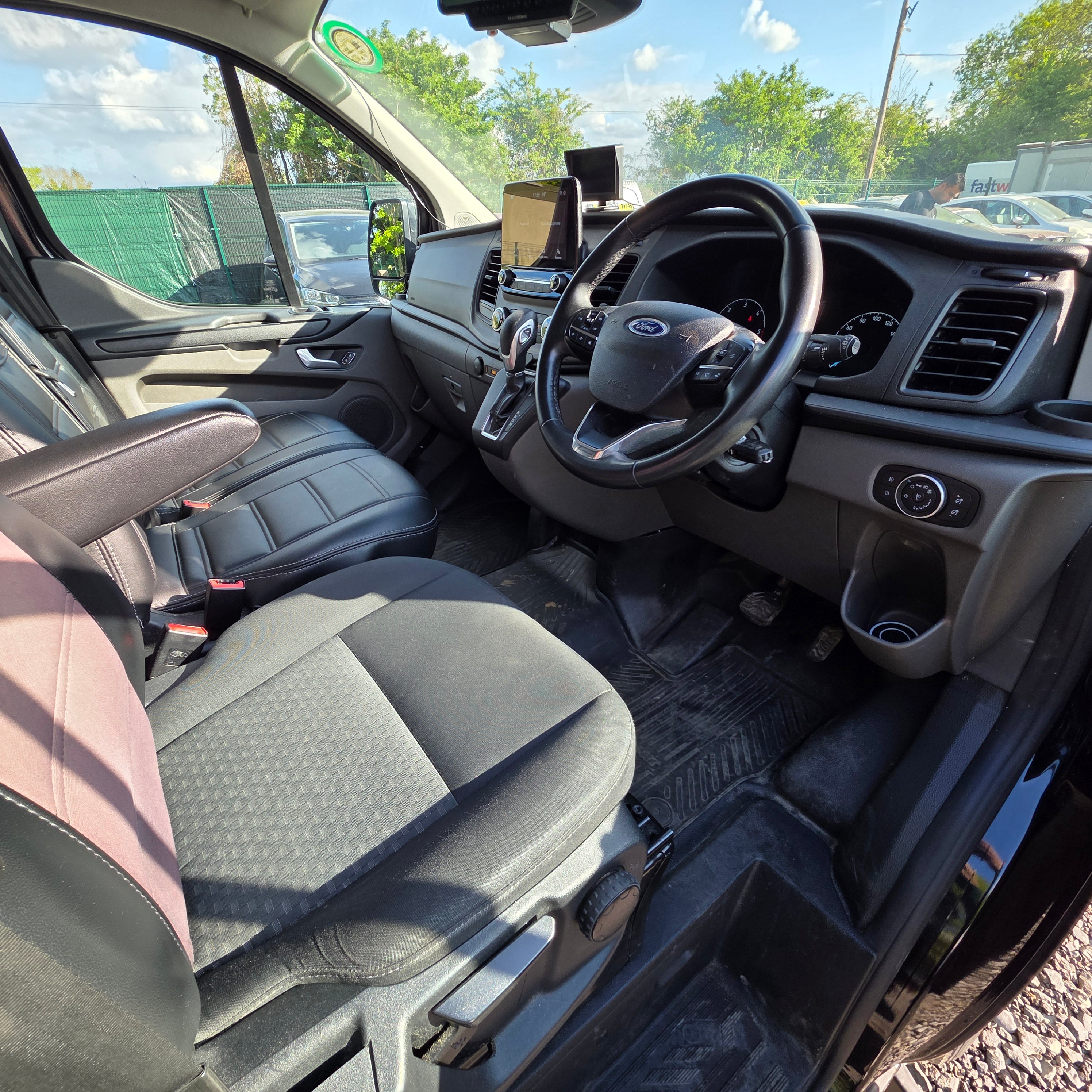 Ford Transit Custom Taxi 9 Seater