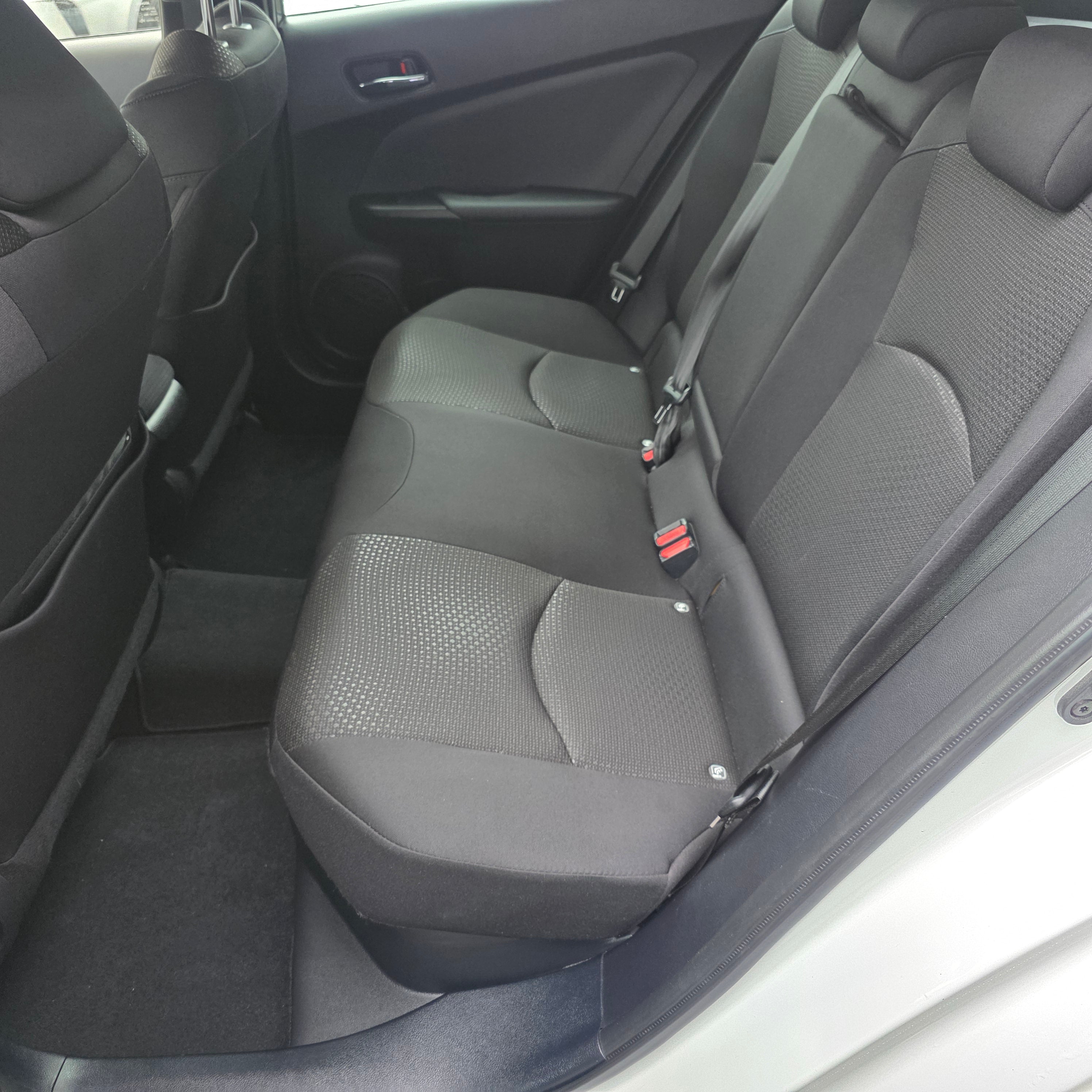 Toyota Prius 2022 White Cruise