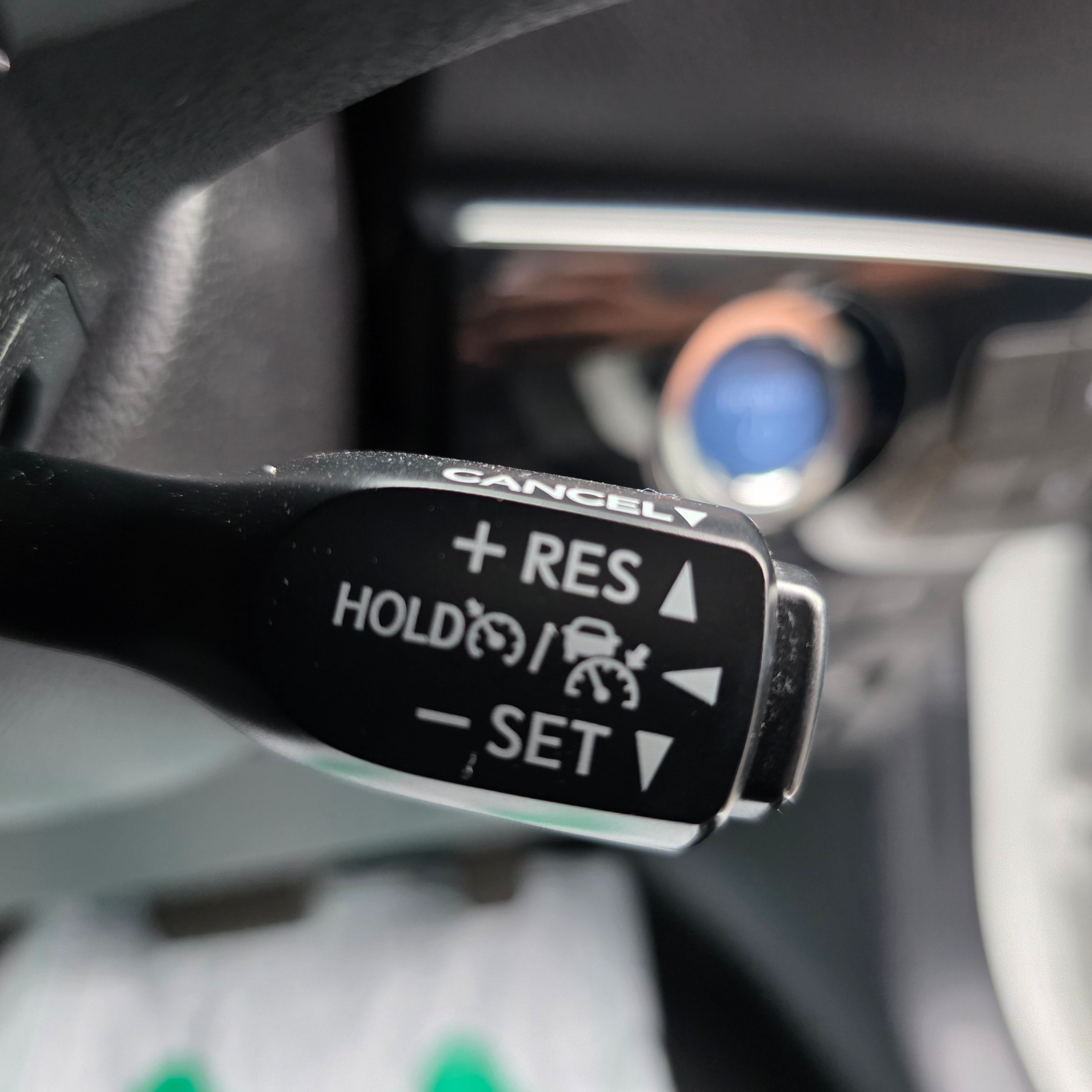 Toyota Prius 2022 White Cruise