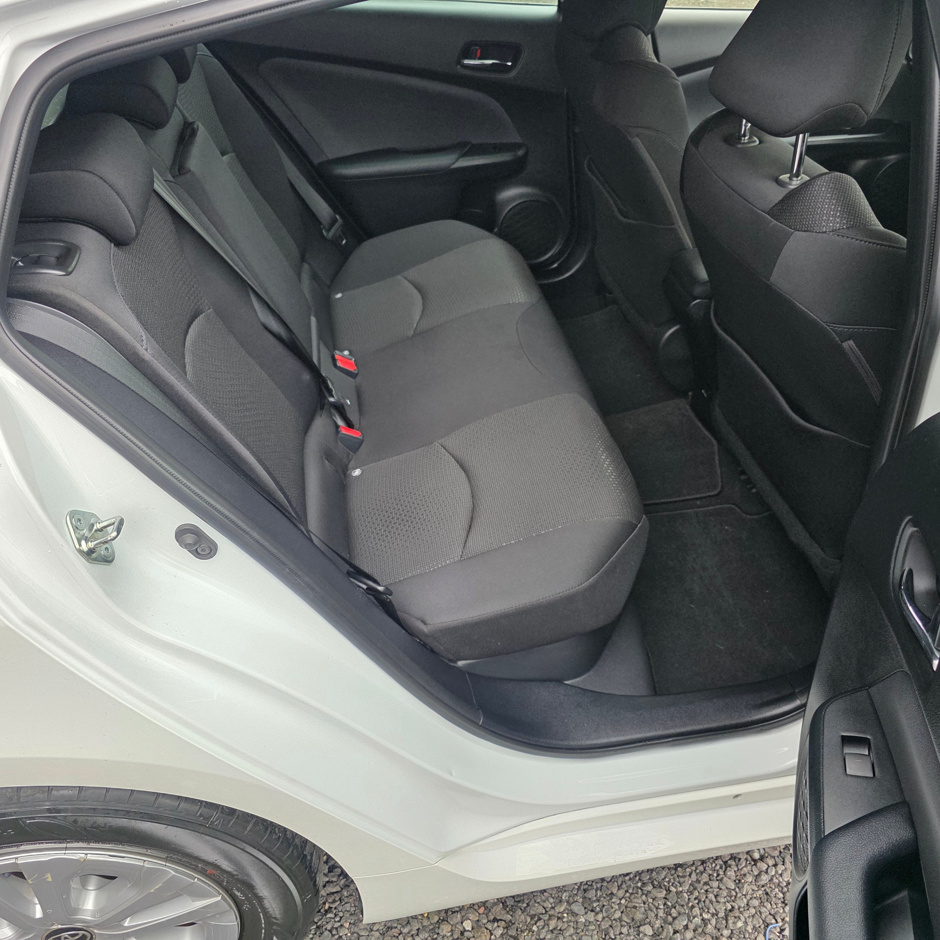 Toyota Prius 2022 White Cruise