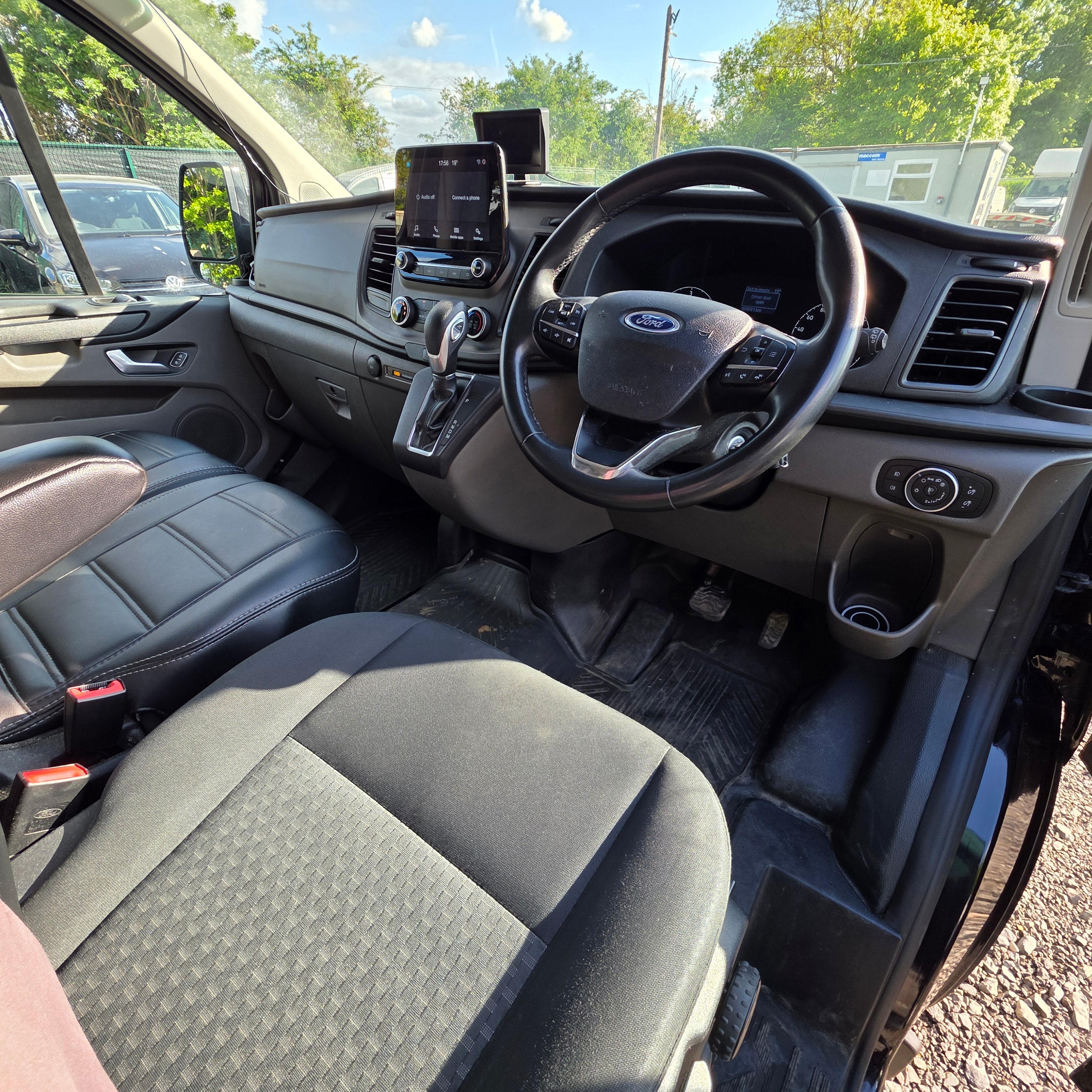 Ford Transit Custom Taxi 9 Seater