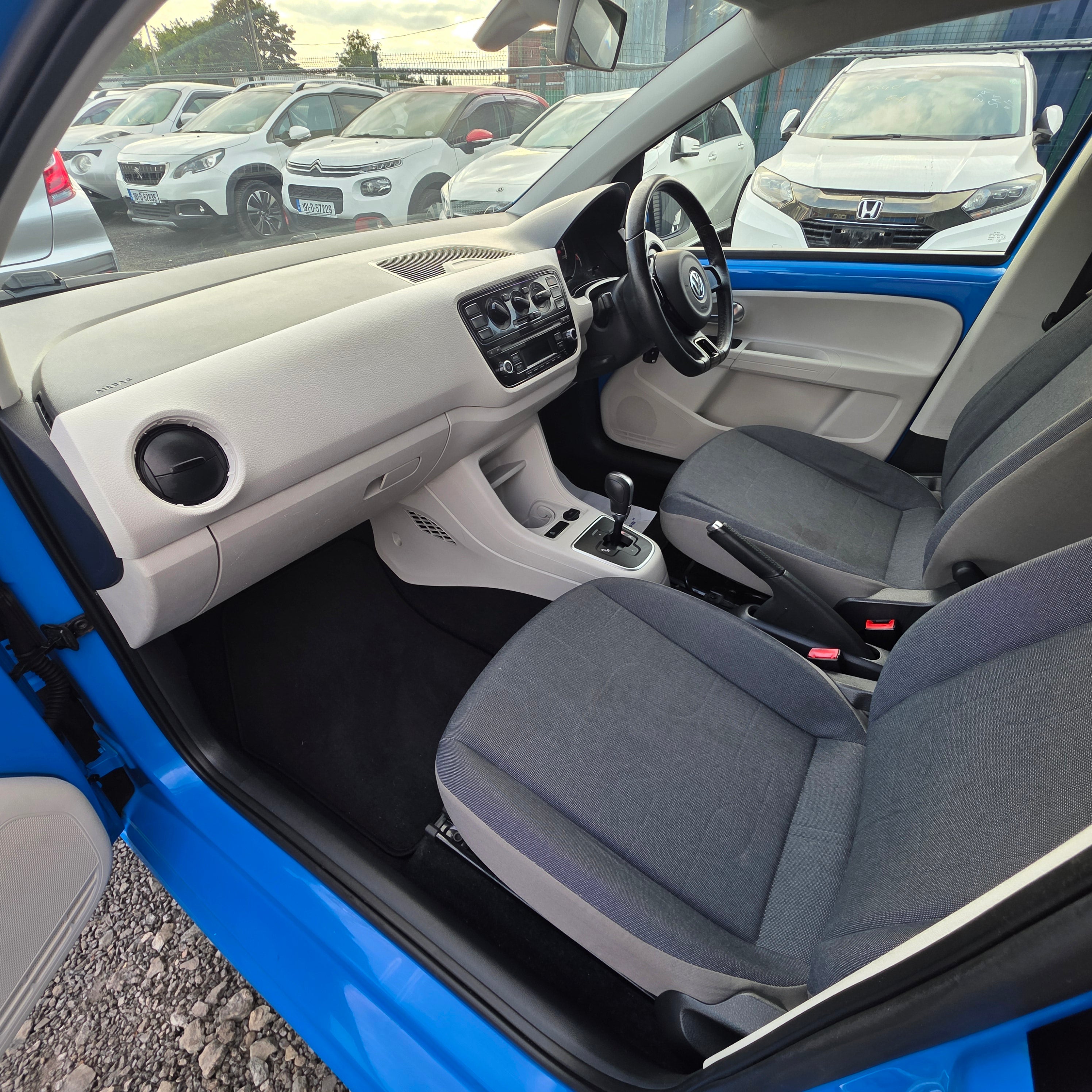 Volkswagen Up Automatic 2015