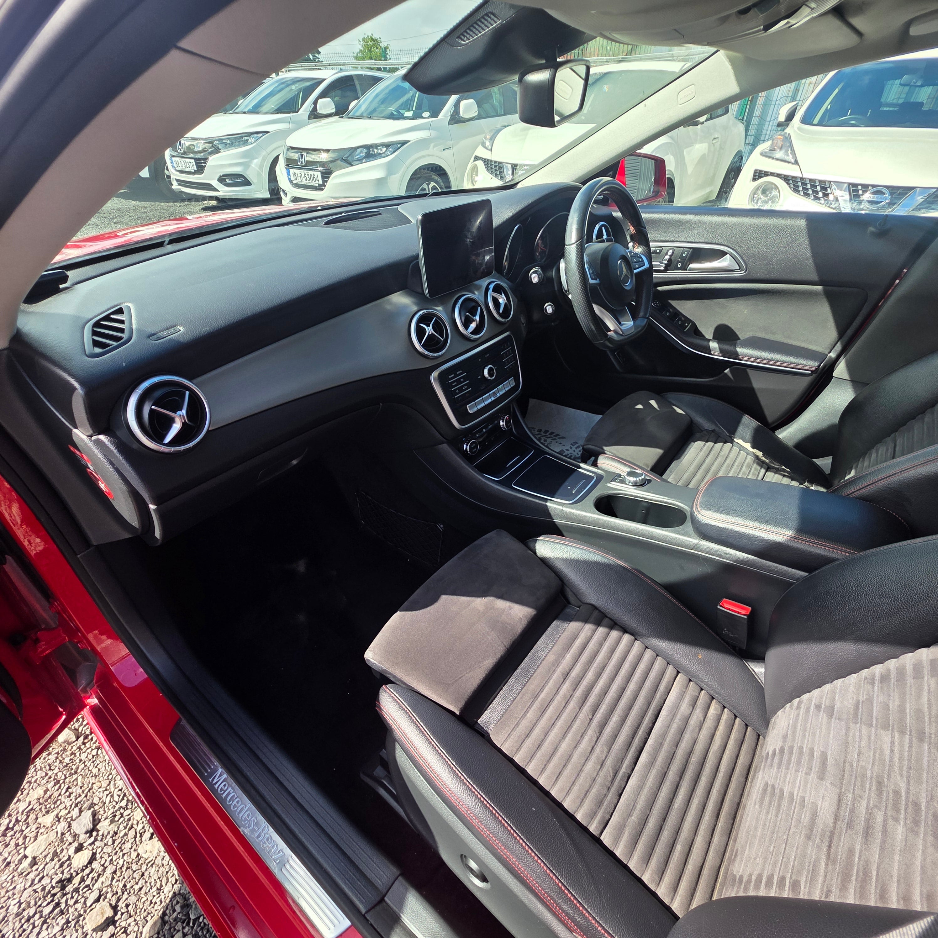 Mercedes-Benz CLA-180 AMG AUTOMATIC PANORAMIC SUNROOF