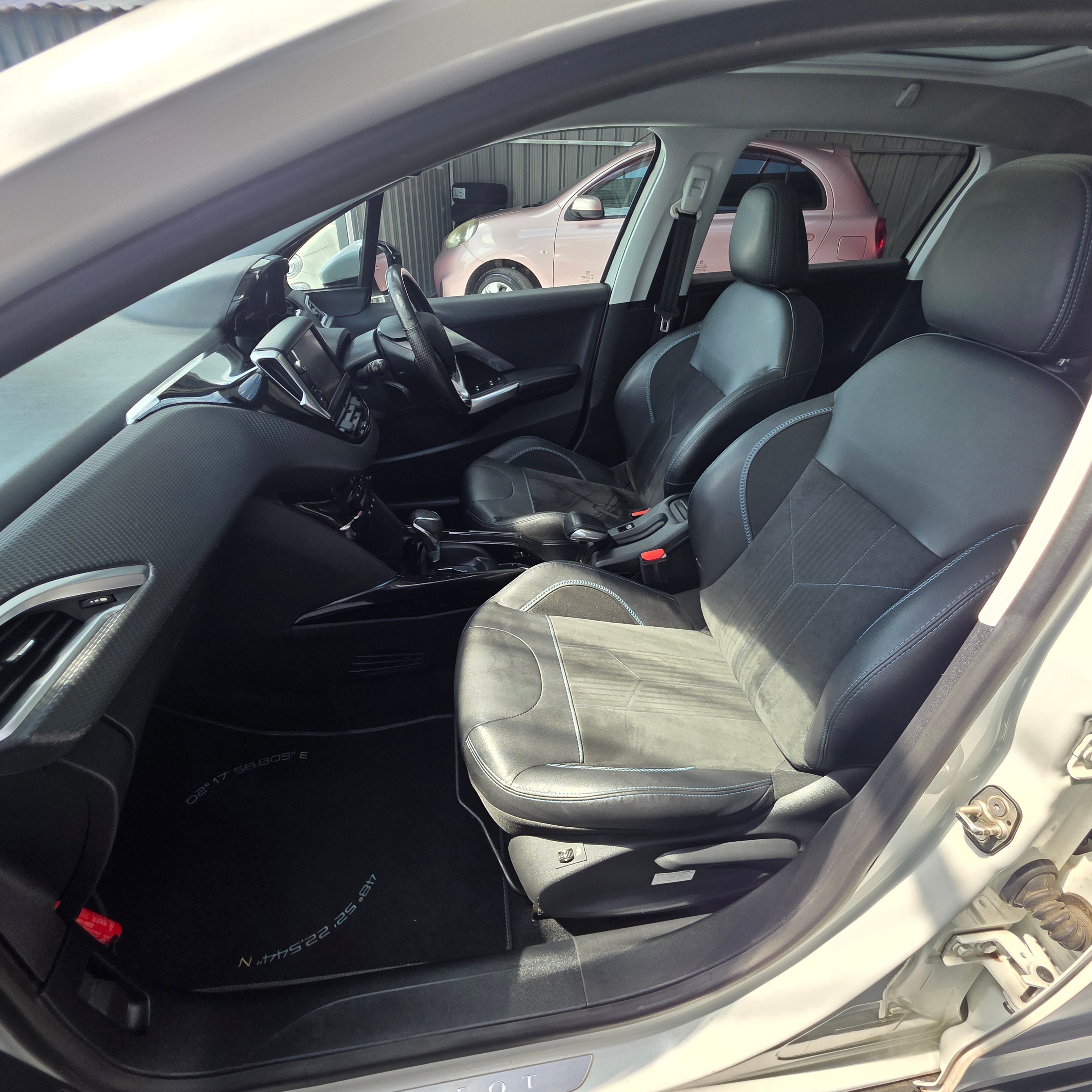 Peugeot 2008 Automatic 2017 Top Spec Panoramic Sunroof