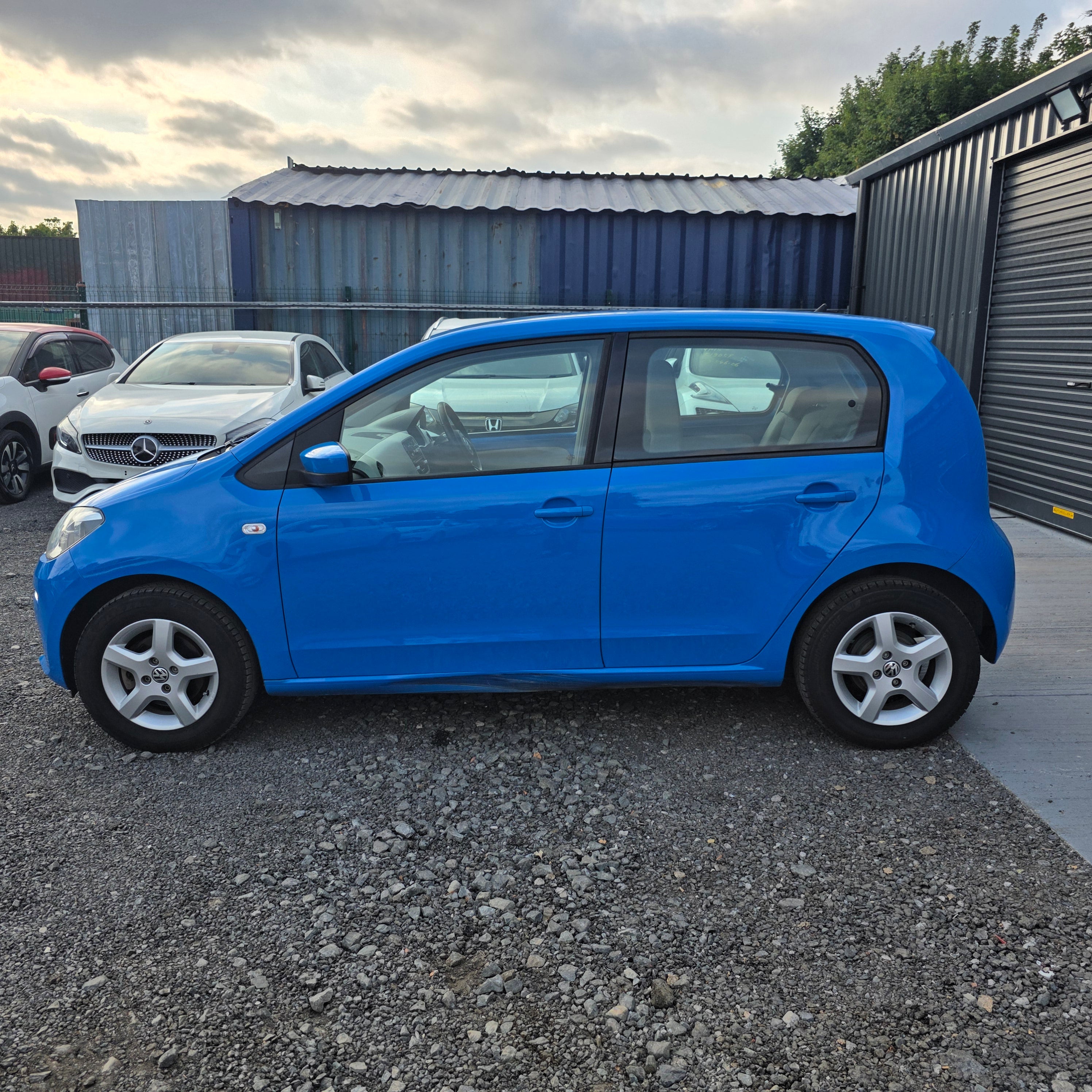Volkswagen Up Automatic 2015
