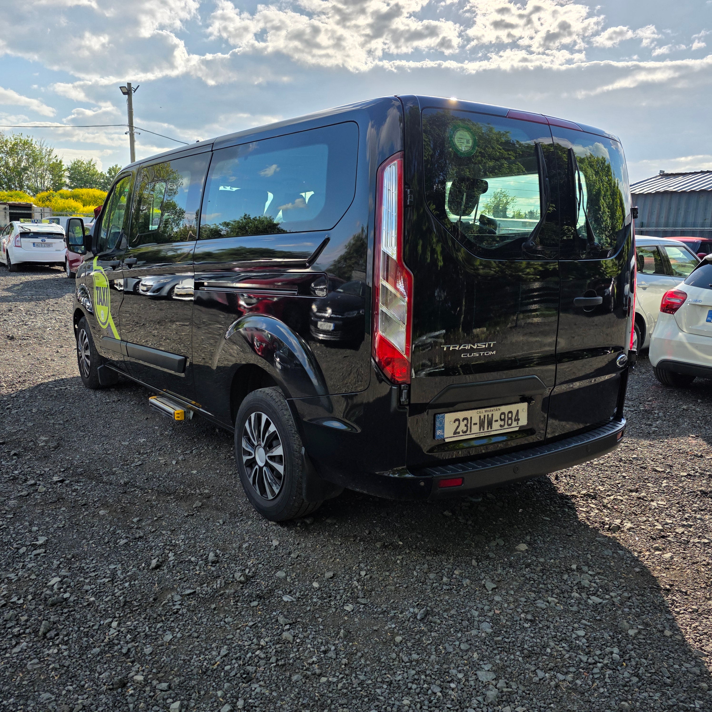 Ford Transit Custom Taxi 9 Seater