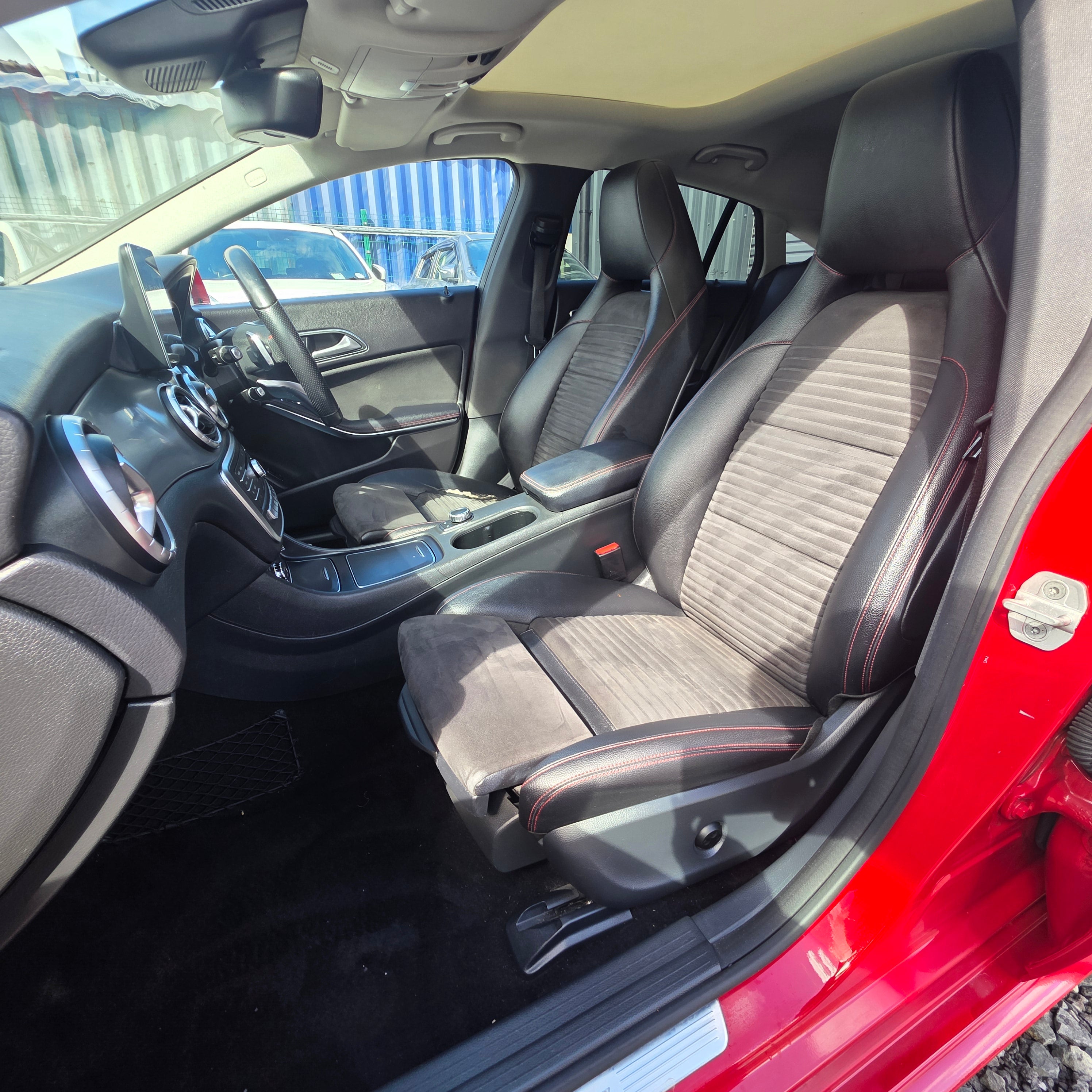 Mercedes-Benz CLA-180 AMG AUTOMATIC PANORAMIC SUNROOF